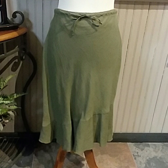 Chic Green Midi Skirt with Flared Hem - Picture 3 of 6